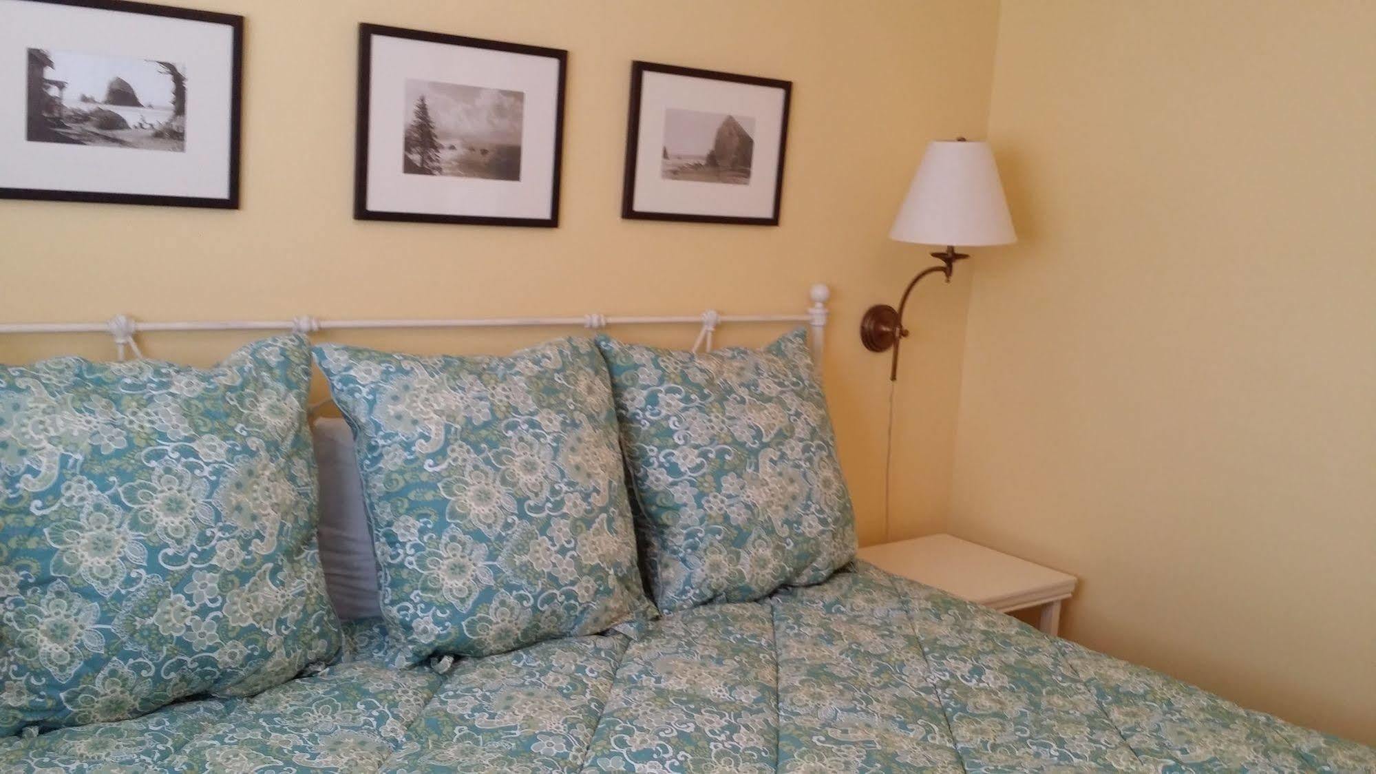 Sea Sprite At Haystack Rock Hotel Cannon Beach Exterior photo